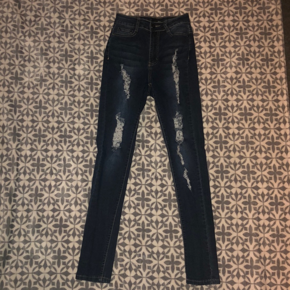 High waisted ripped jeans